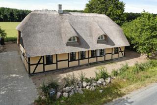 Nostalgic Charm In A Yellow Timber House - Sakskøbing - 4