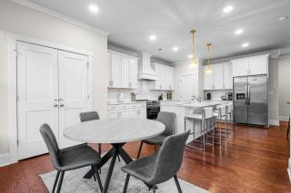Price Cut Modern Lux Home Mins to Downtown - Atlanta - 2