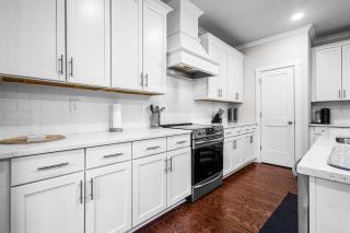 Price Cut Modern Lux Home Mins to Downtown - Atlanta - 4
