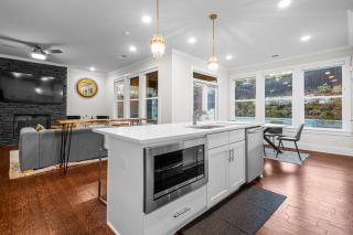 Price Cut Modern Lux Home Mins to Downtown - Atlanta - 3