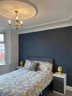 Beautiful Spacious Home - Private Parking - Large Garden - Great Location - Manchester - 3