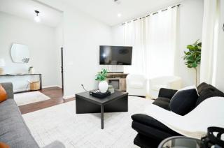 Downtown Houston Luxe Gated Retreat - 8