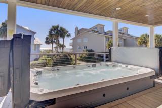 7 Beachwood East by AvantStay Steps to the Beach Ocean Views Hot Tub 7BDR - Isle of Palms - 6