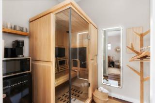 East Side Sanctuary Hot Tub Sauna - Austin - 9