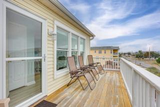 Walk to Shore Multi-Deck Townhome in Kure Beach! - Kure Beach - 9