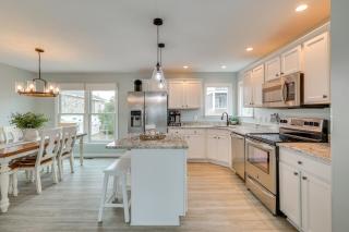 Walk to Shore Multi-Deck Townhome in Kure Beach! - Kure Beach - 4