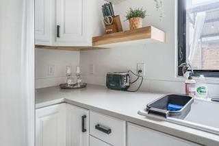 1BR Retreat - Private Patio and Huge Soaking Tub - Austin - 2