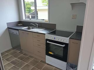 Served 3-Bedroom House A including 5 Double Beds, 1 Single Bed, and 2 King Sofa Beds - Rotorua - 3