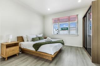 3BR Home w Ample Parking 10 Min to Auckland CBD - Auckland - 0