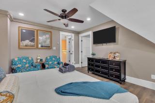 Honeybear Hideaways - Luxury 8BR Retreat with Indoor Pool, Theater Room, Game Room and Hot Tub - Sevierville - 1