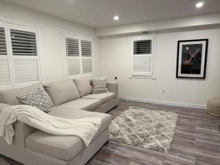 Modern & Stylish 2BR Apartment 658 - Peterborough - 0