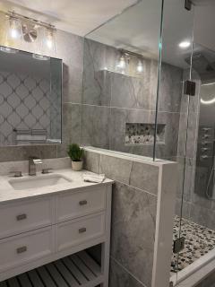 Modern & Stylish 2BR Apartment 658 - Peterborough - 9