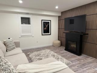 Modern & Stylish 2BR Apartment 658 - Peterborough - 4