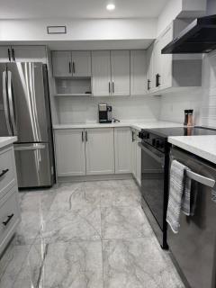 Modern & Stylish 2BR Apartment 658 - Peterborough - 2