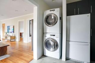 2BR Bungalow - Private Yard and Walkable East Austin - Austin - 4