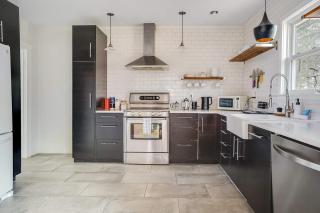 2BR Bungalow - Private Yard and Walkable East Austin - Austin - 8