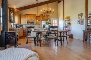 6 Guests 2BR 1BA Loft with Unmatched Panoramic Views - Cedar City - 6