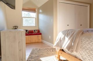 6 Guests 2BR 1BA Loft with Unmatched Panoramic Views - Cedar City - 5
