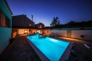 Family friendly apartments with a swimming pool Sukosan, Zadar - 18452 - Sukošan - 4