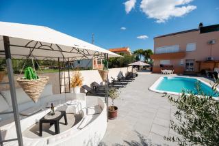 Family friendly apartments with a swimming pool Sukosan, Zadar - 23934 - Sukošan - 2