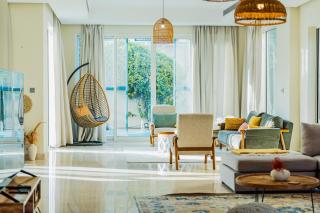 Stunning 4BR Jumeira Park Villa With Pool and Jacuzzi - 0