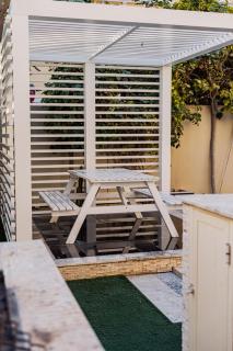 Stunning 4BR Jumeira Park Villa With Pool and Jacuzzi - 1