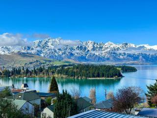 The BIGGEST & BEST VIEWS 3 Bedrooms WALK To Town - 9
