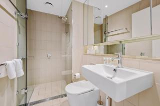 889 Collins - Modern Executive 1BR Apt at Docklands - Melbourne - 4