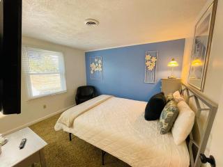 Relax in this cozy townhouse 2block to the beach - 9