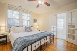 Classic City Apartment w Firepit - 6