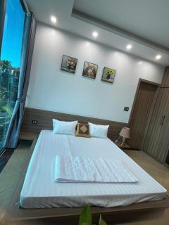 Blue Hotel - - 5