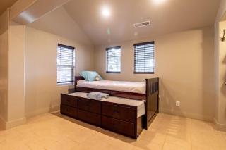 14 Guests 5BR 2BA At-Home Gym & Spacious Living - 9