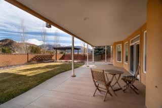 8Guests 4BR Scenic Views & Close to Downtown - 2
