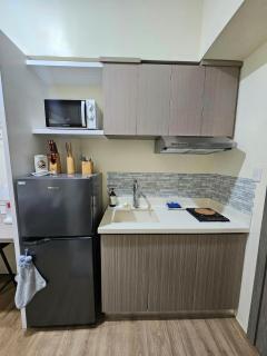 Elegant Studio with balcony unit 625 - 6th floor - near Ateneo De Cebu - High speed internet - Northwoods Place - Mandaue - 7