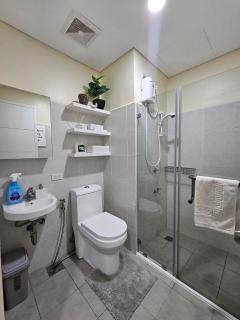 Elegant Studio with balcony unit 625 - 6th floor - near Ateneo De Cebu - High speed internet - Northwoods Place - Mandaue - 3