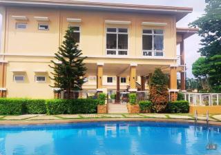 Cozy 1BR Condo with FREE Swimming Pool, Gym, FREE Parking Near Princesa City Center - B1 6Luster - 1