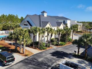 Modern King bed Haven,Free parking, Pool, Balcony - Santa Rosa Beach - 1