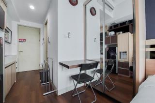 Nice and Elegant Studio at Tree Park City BSD Apartment By Travelio - Tangerang - 7