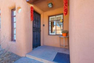 Casita Gomez- Courtyard - Quiet - Railyard - 1BR - 4