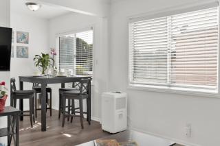 Cozy, Luxurious, Oasis, With Free parking - 5