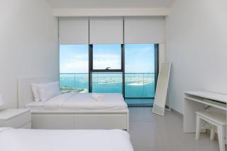 Luxury 2BR Apt with Pool, Gym & Sea Views - 8