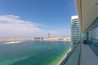 Luxury 2BR Apt with Pool, Gym & Sea Views - 7