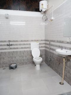 HOTEL CLEAR SKY NEAR UDAIPUR CITY RAILWAY Station - Udaipur - 1