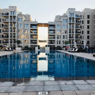 Lovely calm 3BR Apt Easy Accessibility to central Dubai with huge balcony and pool view Town Square - Dubai - 8