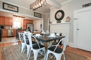 The Bulldog Farmhouse - 100plus year old home - Athens - 1