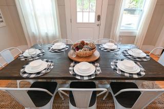 The Bulldog Farmhouse - 100plus year old home - Athens - 2