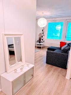 Spacious Northern City Apartment - 8