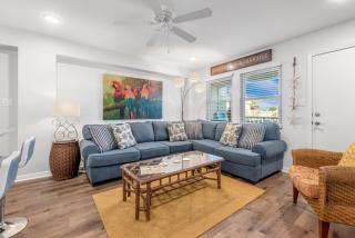 Sunrise Villas 101 - BOARDWALK TO THE BEACH - 9
