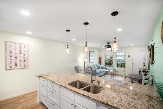 Sunrise Villas 207 - BOARDWALK TO THE BEACH - Port Aransas - 3