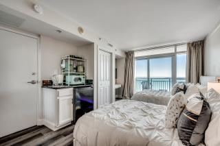 Watch Sunrise from Your Bed in the Beach Studio on BV 15th Floor - Myrtle Beach - 9